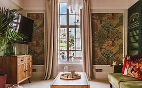 Luxury, Castle View Apartment! Free Spa , Windsor Town Centre